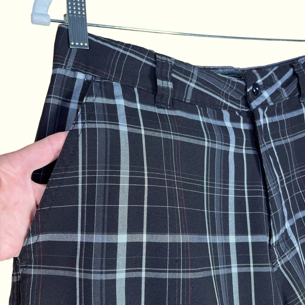O’Neill Men’s Black & White Plaid Bermuda Length Shorts Size 30 EUC